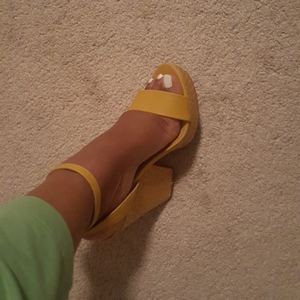 Yellow wedges